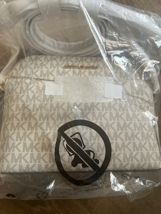 Michael Kors Handbags - Jet set Micheal Kors vanilla purse still in bag new